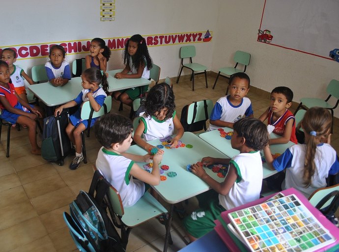 Alunos voltam às aulas nas escolas da rede municipal