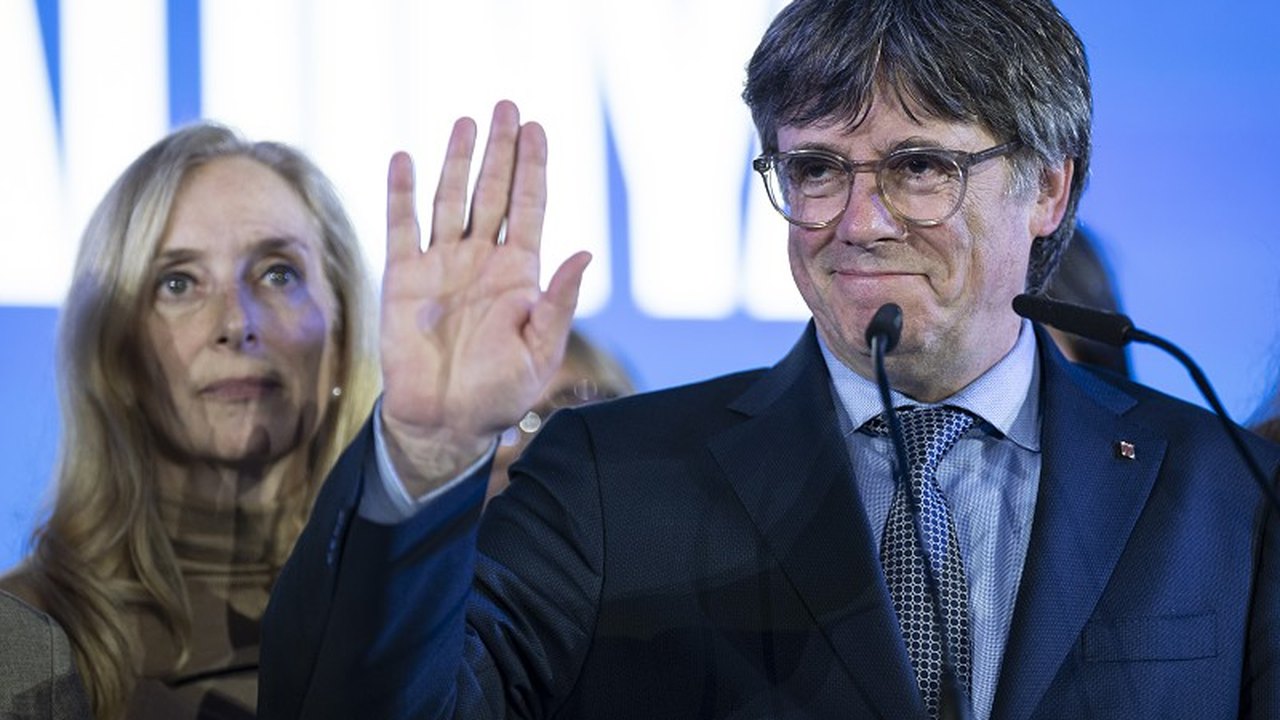 Puigdemont apela à 'soberania catalã' e tenta formar governo regional sem a participação de socialistas