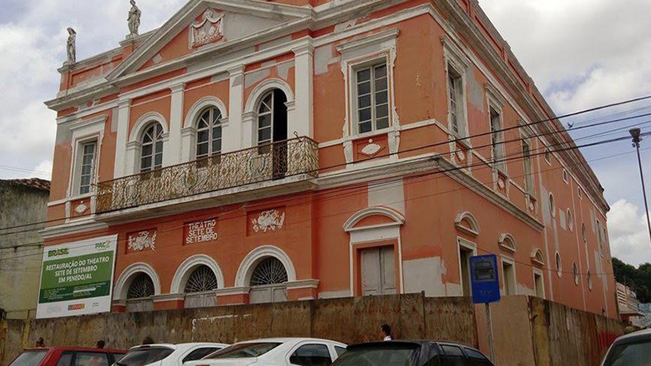 Bancários da Caixa orientam sobre recebimento e saque do auxílio emergencial