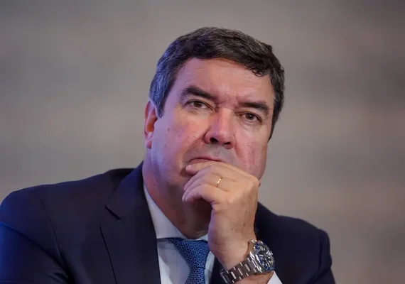 Último governador do PSDB, Eduardo Riedel, do MS, assina filiação ao PP