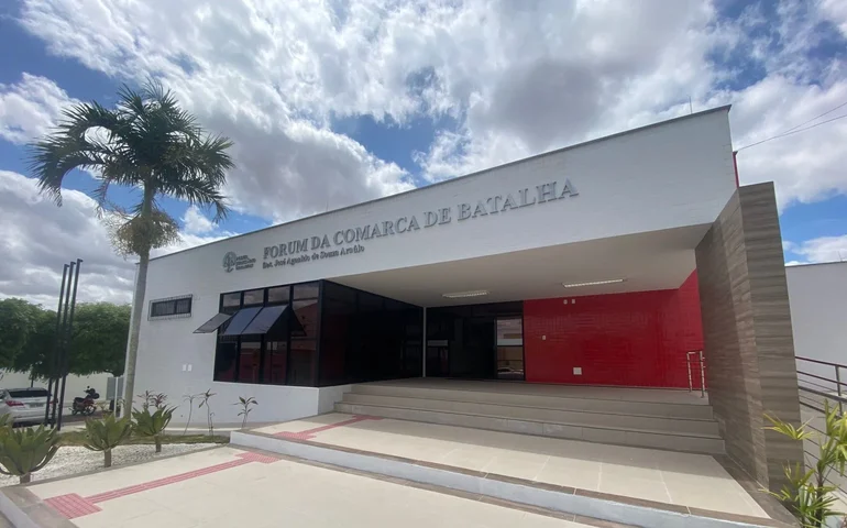 Segunda-feira (22): TJAL entrega obras de melhoria no Fórum de Batalha.