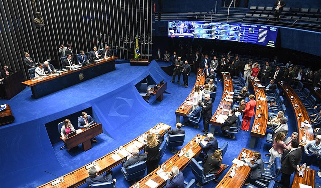 Alguém está mentindo