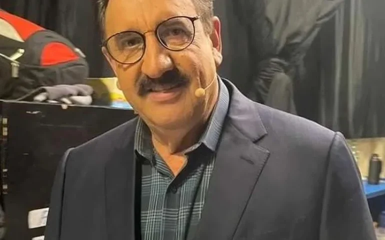 Ratinho rebate críticas de Zezé Di Camargo e defende imparcialidade do SBT