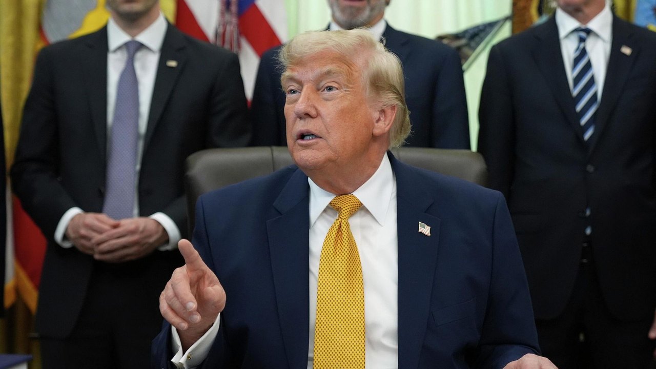 Trump desiste de cobrar tarifa de 20% sobre o estreito de Ormuz, mas mantém bloqueio ao Irã