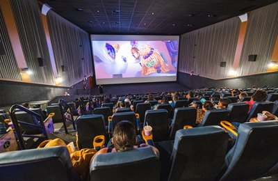Cinema Inclusivo encanta público PCD e 60+ com recursos de acessibilidade