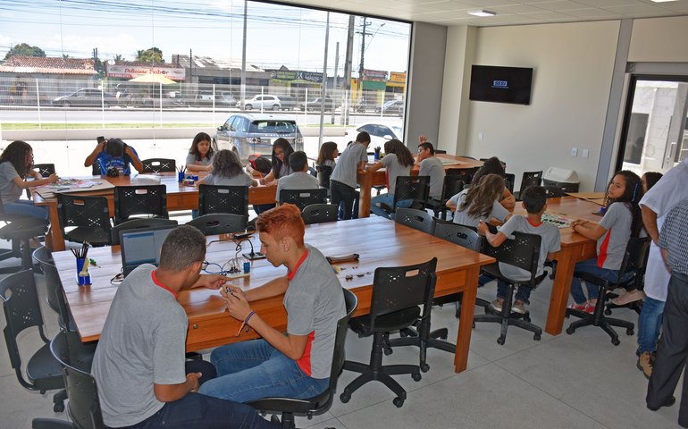 Escola Sesi/Senai do Benedito Bentes ganha novo equipamento pedagógico