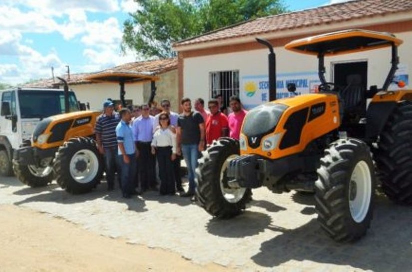 Belo Monte adquire dois tratores para a Secretaria Municipal de Agricultura