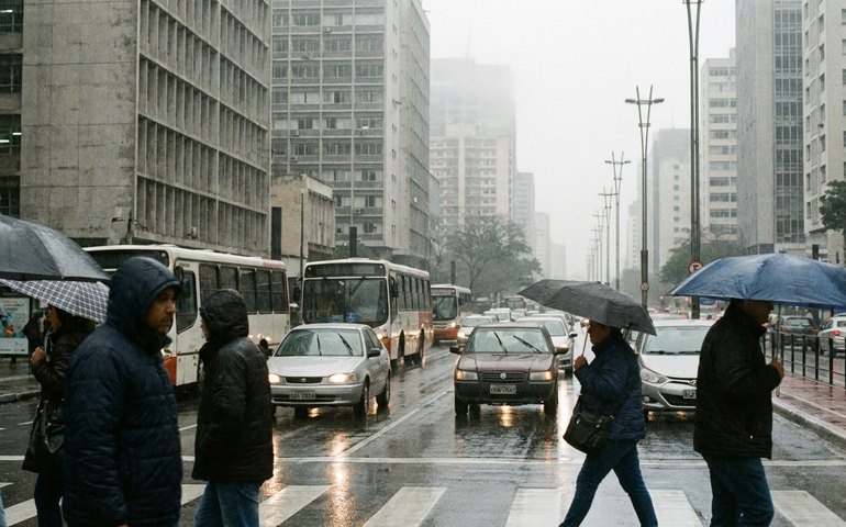 Frio e chuva persistem em São Paulo; saiba até quando