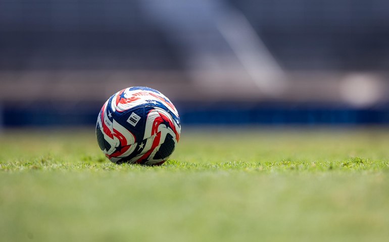 Selaj inicia tratamento anual do gramado do Estádio Rei Pelé para a temporada 2026