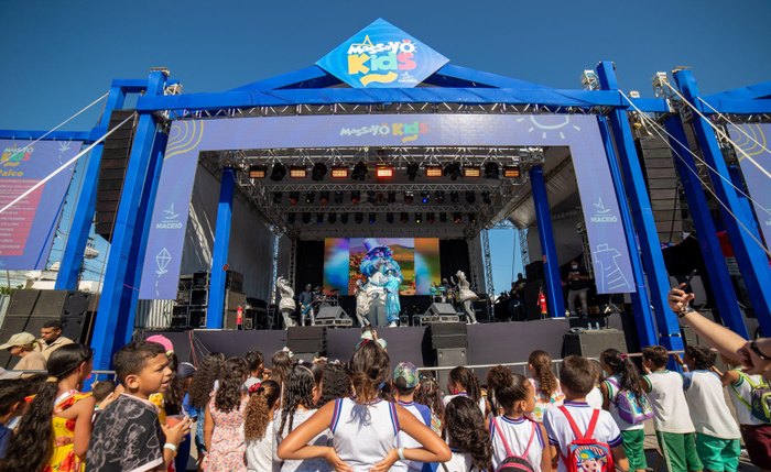 Festa acontece no estacionamento do jaraguá