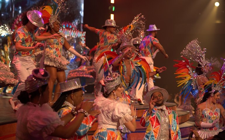O Roxy Dinner Show lança  campanha promocional para Cariocas