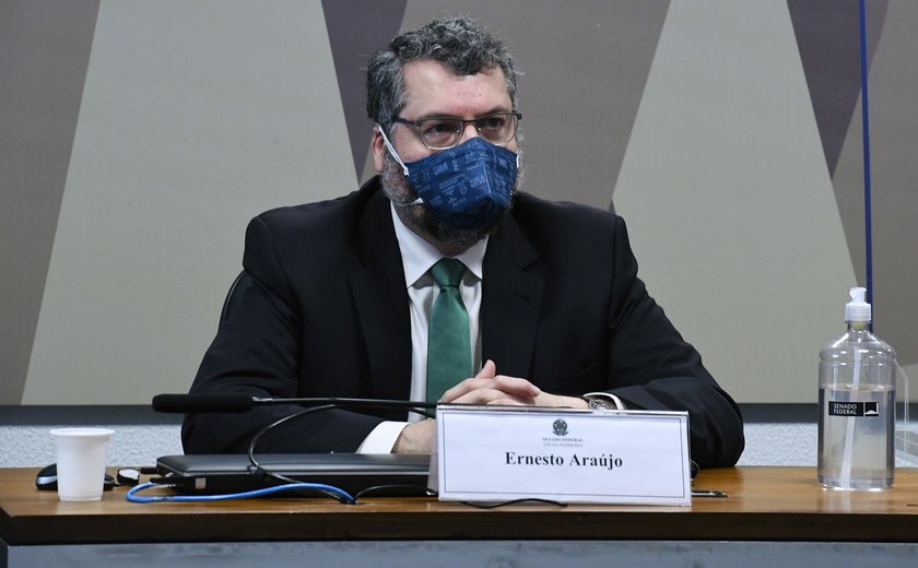 Araújo diz na CPI da Covid nada saber sobre aconselhamento paralelo de Bolsonaro