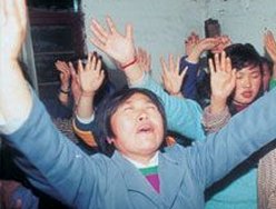 Chineses cultuando a Deus