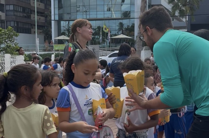 Roda Maceió celebra o Dia Nacional da Alegria com experiência para 130 crianças
