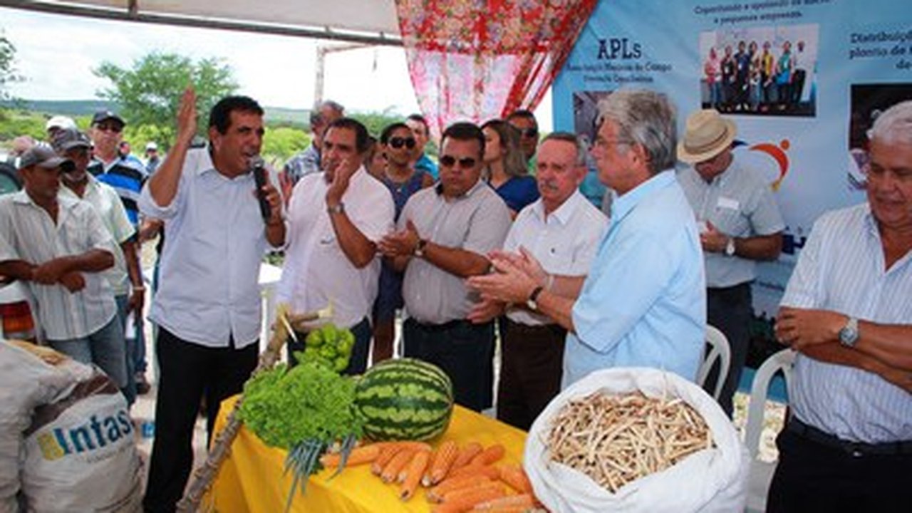Governador comemora aniversário junto a agricultores do alto sertão de Alagoas