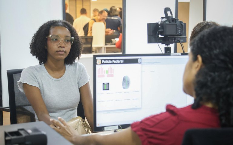 Estudantes alagoanos iniciam emissão de passaportes para a 3ª edição do programa Daqui Pro Mundo
