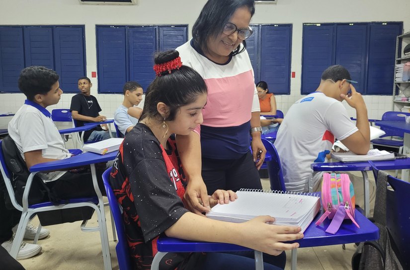 Governador anuncia bonificação de 90 milhões para servidores da Educação