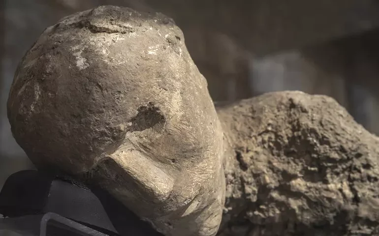 Mostra em Pompeia exibe 'moldes' de 22 corpos atingidos por erupção do Vesúvio