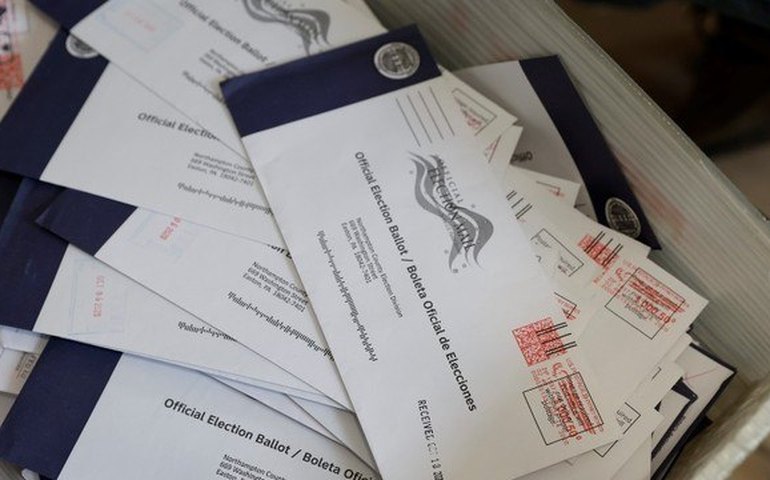 Por segurança, cédulas dos votos foram retiradas do plenário do Congresso dos EUA