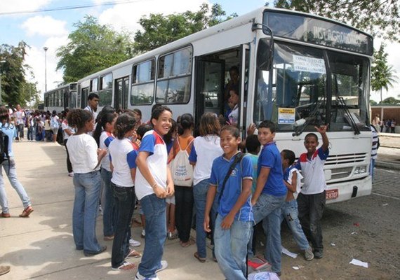 Educação apresenta programa de transporte escolar a prefeitos