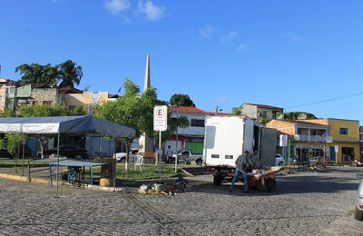 SMTT Penedo organiza carga e descarga de mercadorias na antiga Praça Costa e Silva