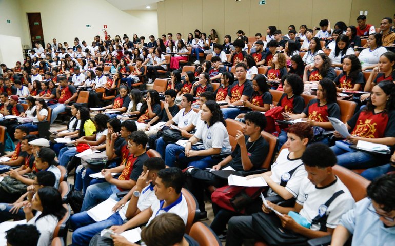 Seduc vai mobilizar 30 mil estudantes da rede estadual para inscrição no exame