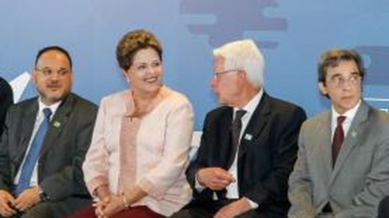 Dilma diz que qualidade dos aeroportos precisa melhorar com urgência
