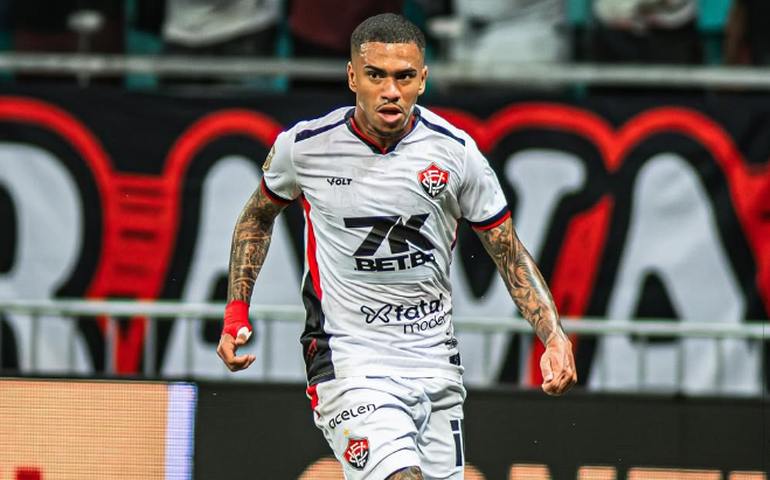 Grêmio e Vitória travam batalha por Lucas Esteves, ex-Palmeiras, e caso deve parar na CNRD