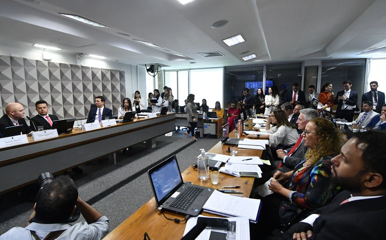 Na CPMI, governistas acusam Bolsonaro enquanto oposição desqualifica hacker