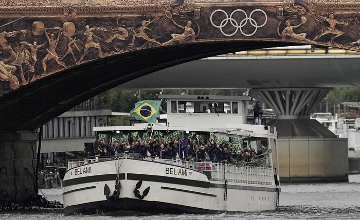 Seleção estreia às 12h15 de sábado contra os anfitriões franceses