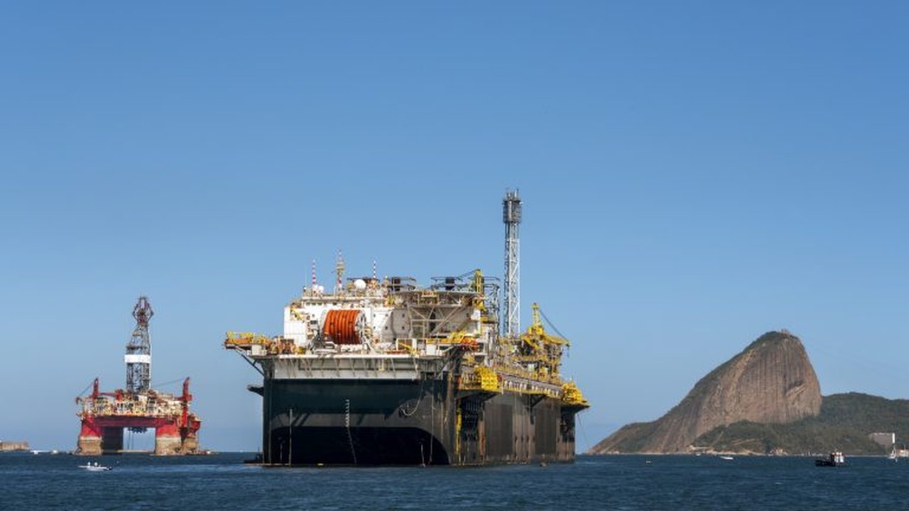 Queda do preço do petróleo será considerada na revisão de investimentos da Petrobras, diz Magda