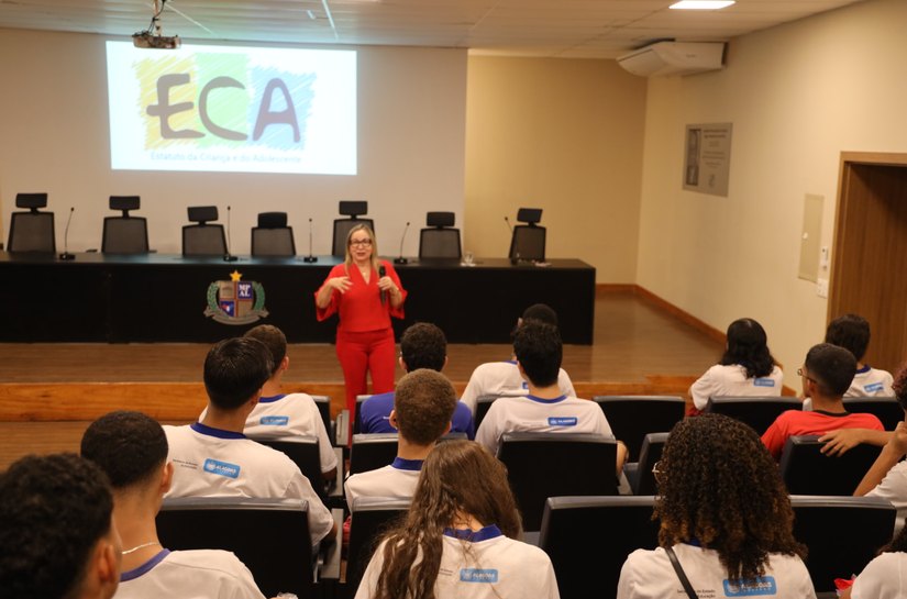 Ministério Público de Alagoas recebe mais uma turma de estudantes para falar sobre cidadania