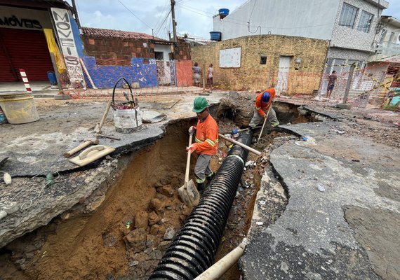 Maceió retira mais de 1,7 mil toneladas de entulho de redes de drenagem no primeiro semestre de 2025