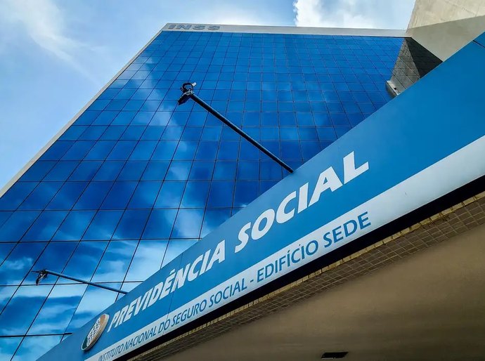 Mensagens falsas prometem ressarcimento de descontos a aposentados