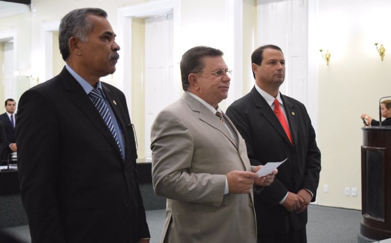 Cícero Ferro assume mandato na Assembleia Legislativa