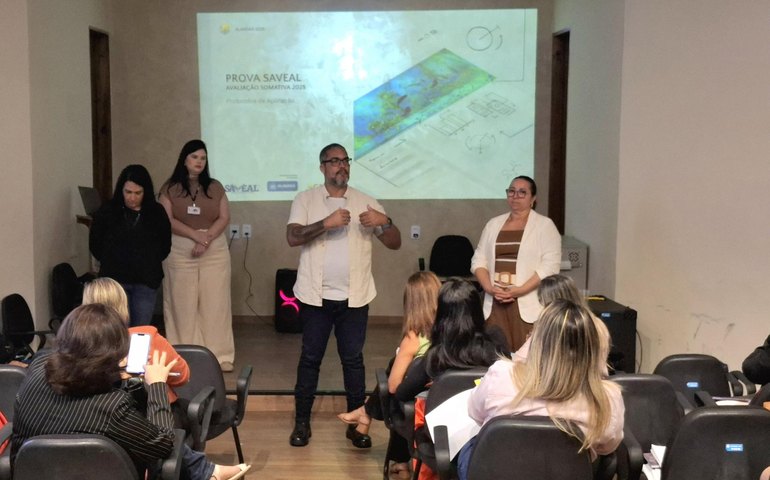 Seduc promove capacitação para aplicação da prova Saveal 2025