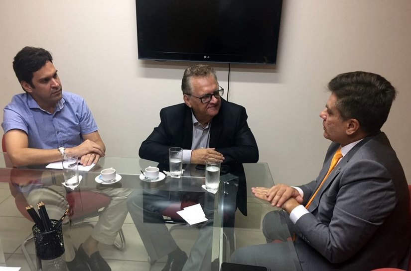 Prefeito e deputado discutem reativação da SMTT de Santana com Detran