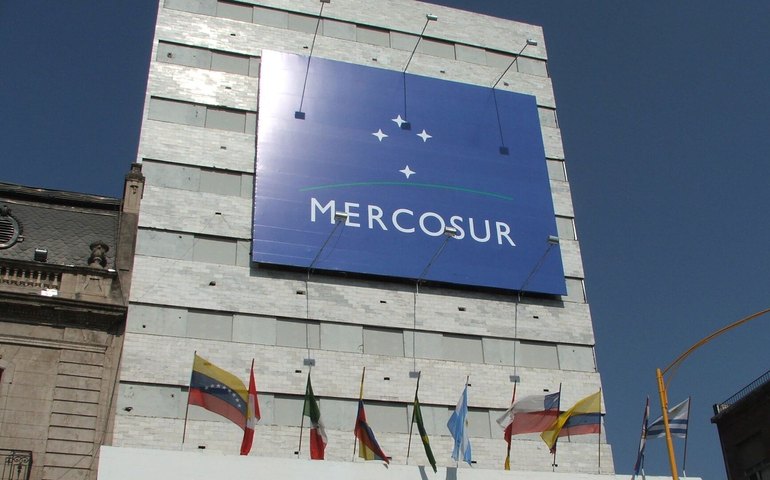 Ameaça tarifária de Trump ao Brasil 'deve ser motivo de preocupação' para o Mercosul, diz analista