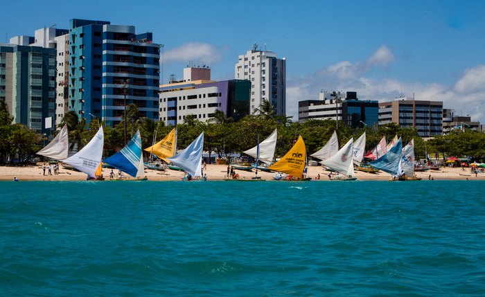 Praia de Pajuçara é um dos principais atrativos turísticos de Maceió - Foto: Arquivo Semtur