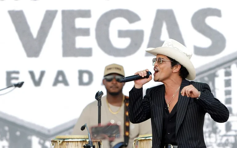 'Novo rei de Las Vegas' é celebrado com desfile na Strip