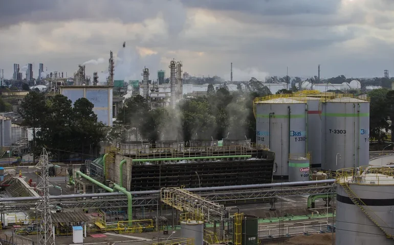 Déficit do Brasil em produtos químicos soma US$ 43,3 bi até novembro, diz Abiquim