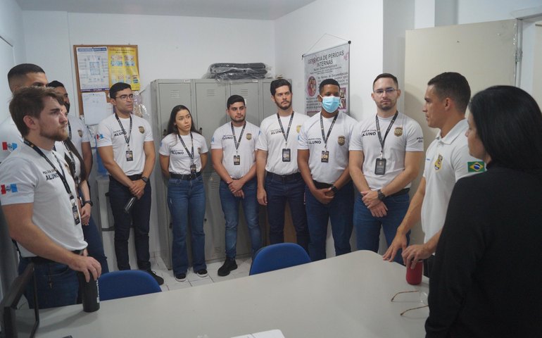 Polícia Científica recebe visita de alunos do curso de formação de delegados