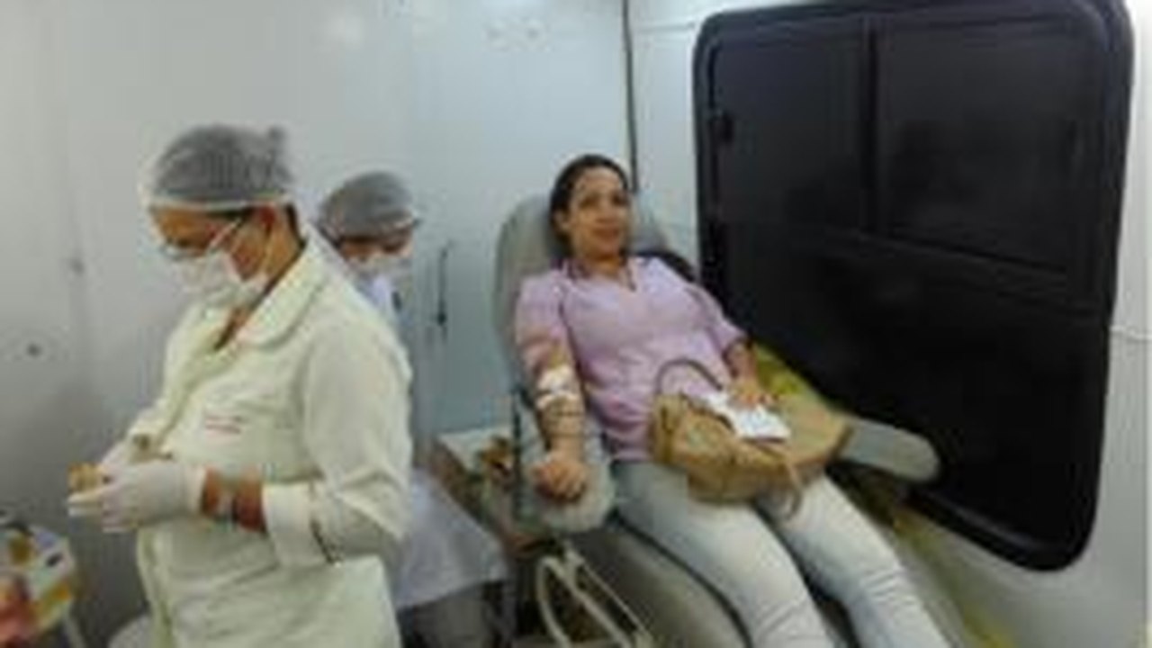 Unidade móvel do Hemoar faz coleta na Praça Marques em Arapiraca