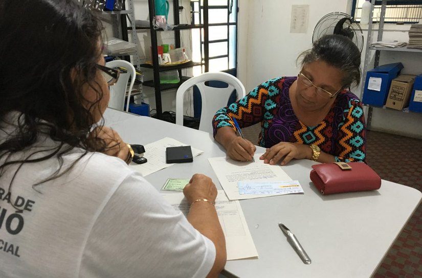 Vítimas das chuvas em Maceió começam a receber auxílio-moradia