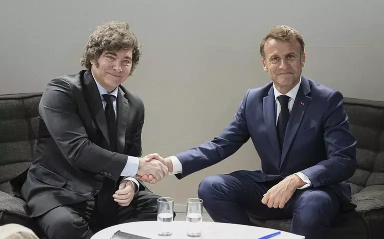 Após Lula, Macron discute acordo Mercosul-UE com Milei