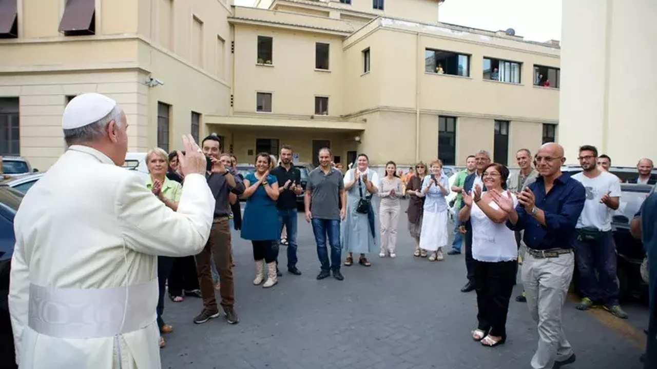 Governo italiano defende eleição de novo papa 'pacificador'