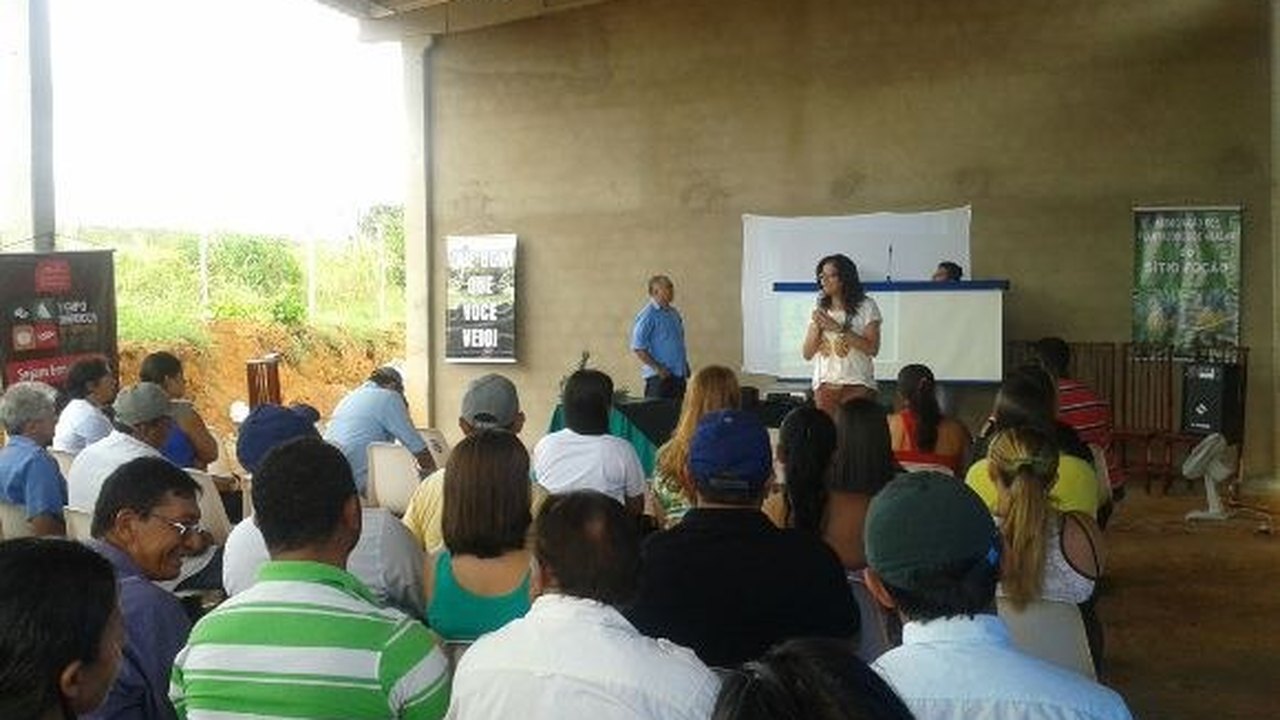 Produtores de abacaxi participam de Clínica Tecnológica no Agreste