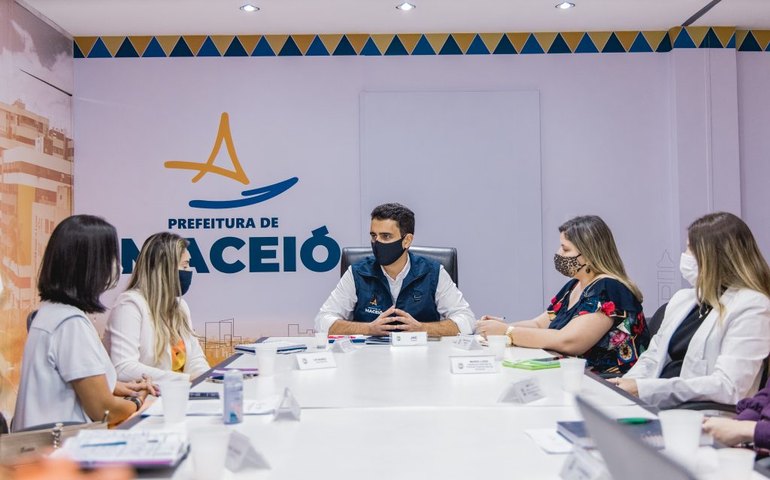 Prefeito de Maceió, JHC, recebe Movimento Lactantes pela Vacina