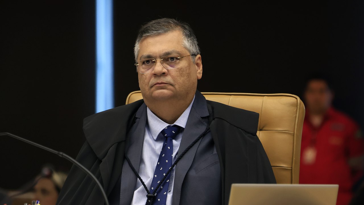 Flávio Dino autoriza novo inquérito da PF para investigar Lulinha