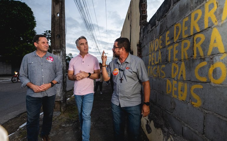 Rafael Brito percorre ruas do Pinheiro e ouve o drama de vítimas da tragédia da Braskem